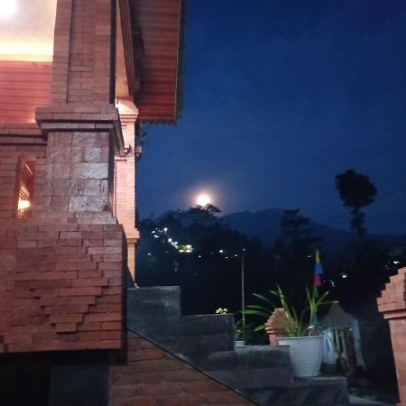 Villa Pringgitan Tawangmangu Exteriér fotografie