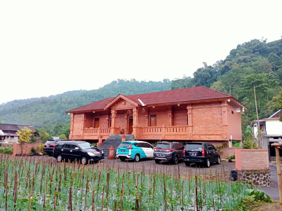 Villa Pringgitan Tawangmangu Exteriér fotografie